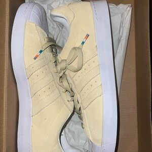 Adidas worn once , size 10 1/2. 🔥✅